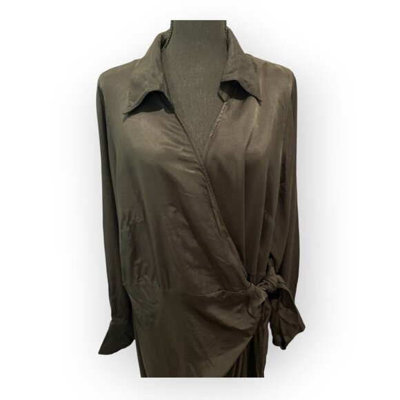 H&M satin like wrap dress - Picture 3 of 8